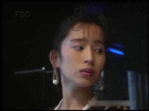 【無修正】懐かしき美巨乳アイドル舞坂ゆいちゃん。ランジェリーショップの店員扮する彼女は、男の命令を何でも聞く従順肉人形。